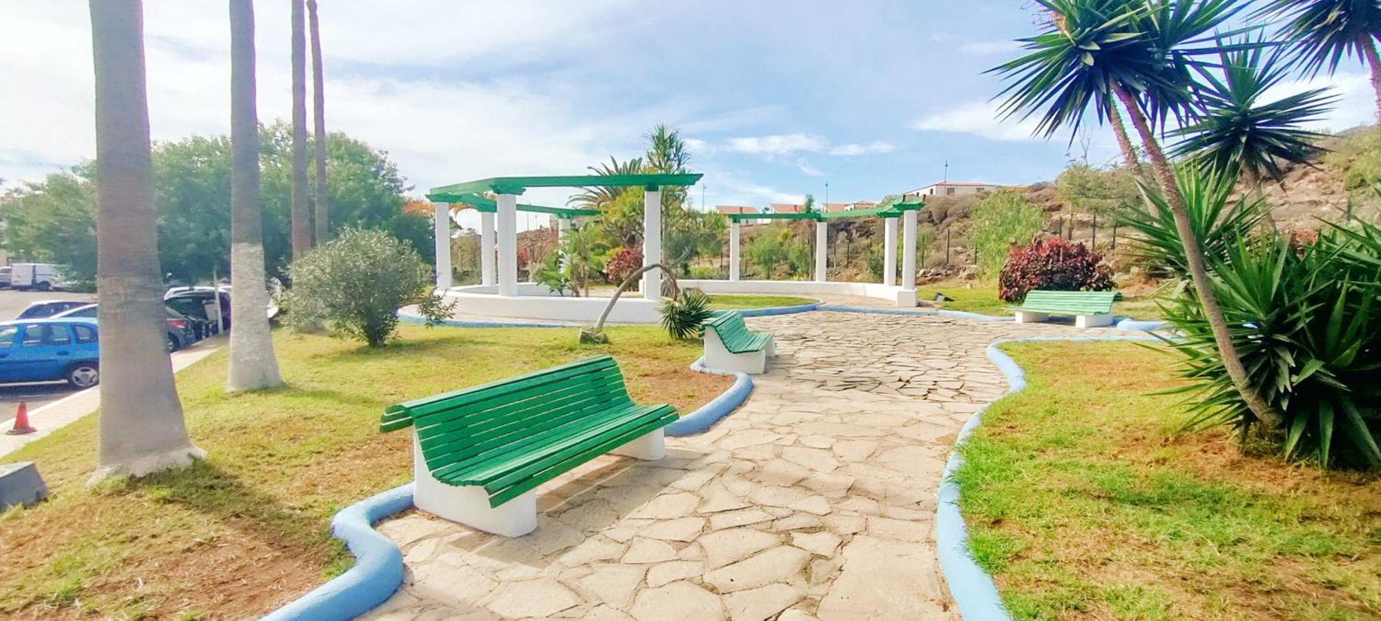 Park Con Piscina, Bar, Wifi, Parking Apartment