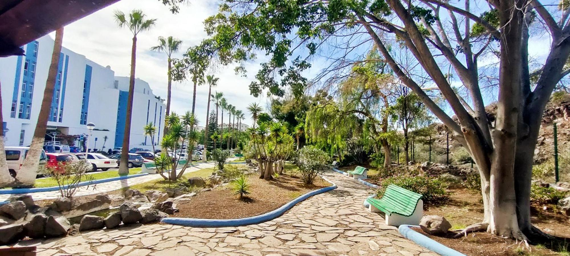 Park Con Piscina, Bar, Wifi, Parking Apartment
